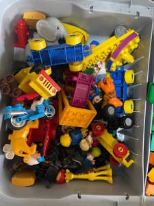 lego set 1-6 year old over 300 pieces