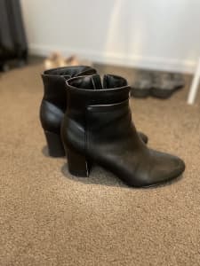 Women’s Ankle Boots￼ Black