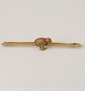 Antique 15ct gold bird brooch with ruby eyes 