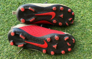 Nike Phantom kids soccer boots US2