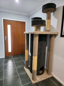 EXTRA LARGE CAT TOWER - suitable for Maine Coons or multiple cats