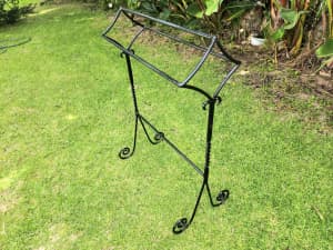 FREE STANDING WROUGHT IRON TOWEL RACK STAND