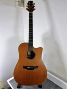 Takamine Acoustic Guitar (69669)