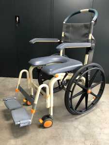 SHOWER CHAIR SELF PROPELLED Roll-inBuddy Solo SB6w - As new condition