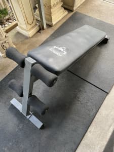 Torros sit up bench in good functional condition