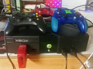2004 XBox modified to XBMC Media centre with 3 controllers