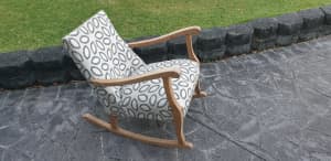 Compact rocking chair retro style 