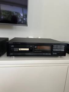 Onkyo 6-Disc Magazine CD Player DX-C300 with 6 magazines and remote