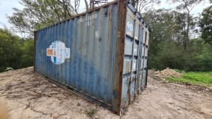 20f Shipping container. 