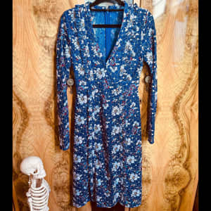 Scanlan Theodore long sleeve floral blue lace dress size 6)
