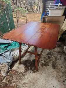 Antique maple extension table