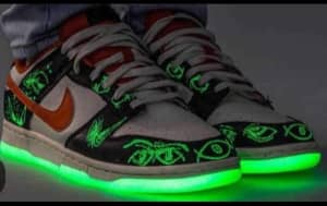 Nike size C10 glow in the dark Halloween edition children’s shoes