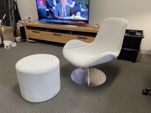 FREEDOM Funiture Arm Chair with Ottoman [Excellent Condition]