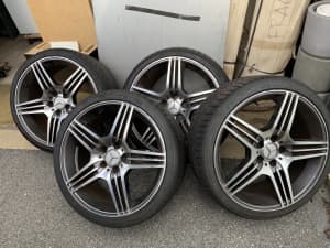 Mercedes AMG 19” rims with tyres