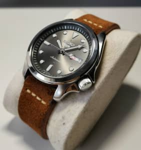 SEIKO Sports dresskx rhodium grey dial watch