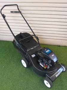 Lawn mower in Excellent condition, Fully Serviced, Starts first Pull.