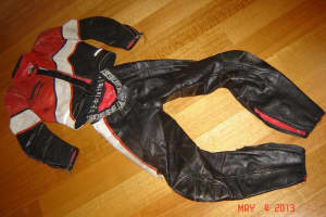Two Piece Leathers Small Dainese