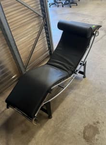 Le Corbusier Leather Chaise Replica
