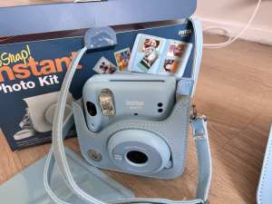 Fujifilm Instax Mini 11 Instant camera pastel blue set