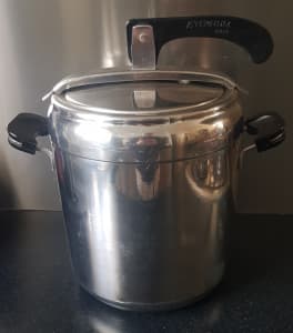Pressure cooker stainless steel 5 litre made in Italy
