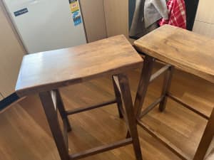 2 x bar/kitchen stools