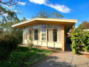 Student Flinders Uni Share house Eden Hills SA 5050