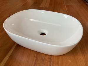 Ceramic vanity basin