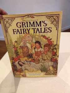 NEW KIDS BOOK - GRIMMS FAIRY TALES 