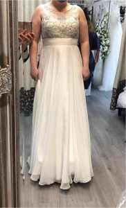 Stunning wedding/ Deb Dress size 14 $300 ono never been altered