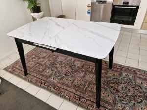 Dinning Table 6 seater extendable
