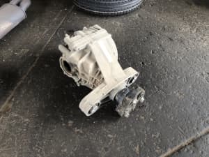HOLDEN VE COMMODORE 3.27 RATIO LIMITED SLIP DIFF CENTRE LSD REAR END