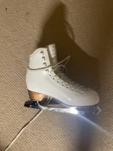 Ladies Ice Skates