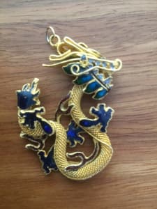 Gold Chinese Dragon necklace pendant from China