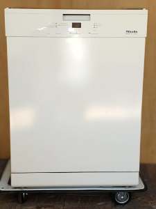Miele Integrated Dishwasher White, Top Codition. Can deliver