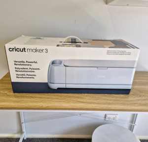 Cricut Maker 3 with Extras