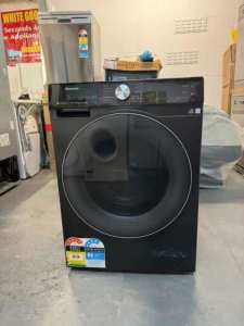 Hisense 10 kgs washing machine.