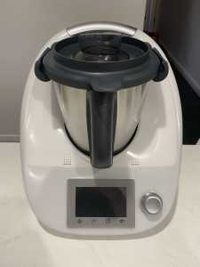 Thermomix TM5 with cook key and recipe books ex cond