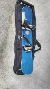 Solomon snowboard and bindings with bag