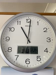 SEIKO wall clock, as new 35cm diameter