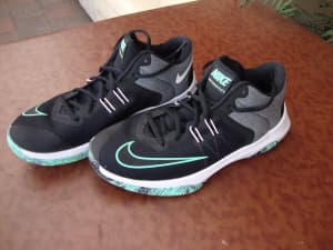 Nike Mens Air Versitile 11 Basketball Sneakers/Shoes.
