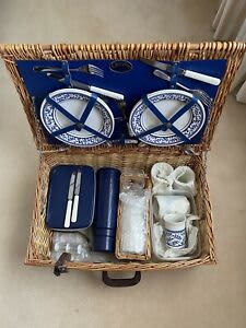 Optima Picnic basket for 4 people totally unused