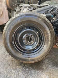 Dunlop Grandtrek AT22 265/65R17 tyre NEAR NEW spare wheel