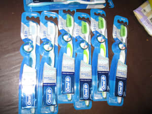 Oral B toothbrushes x 7