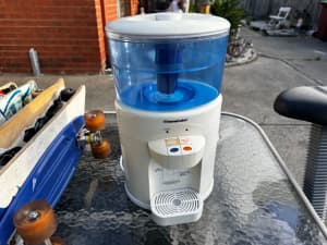 Homemaker cold water refrigerator
