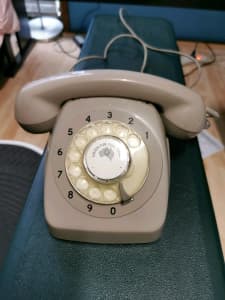 Old home dial phone in good condition