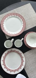 14 pc dinner set with free placemats