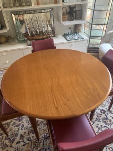 Genuine Mid Century Parker extendable table 4 Chiswell chairs