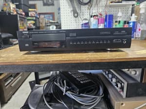 Yamaha CDX-590 Single Cd Player with Remote