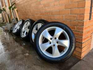 Kia 17 Inch Alloy Wheels with Excellent Tyres *Delivery*