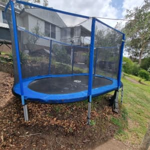 OZ Trampoline Summit Oval 10 x 15ft Used 2 Years, as new